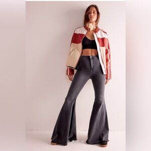 🔔 SOLD OUT | WE THE FREE FLOAT ON FLARE JEANS | SIZE 31 | WASHED BLACK 🔔